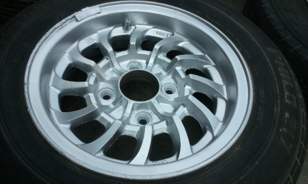 ล้อเรโทร ขอบ13 4รู114 ยางสภาพพอไหวครับ ถูกๆ1600 บาทพอ