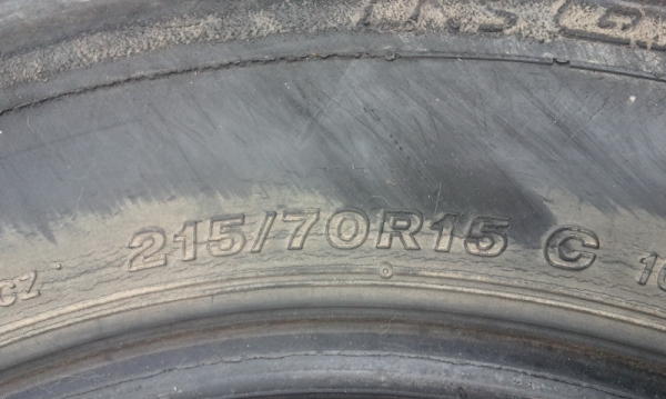 ขายยางกะบะ r623 บริดโตน 215 70 15ครับ ปี06 ครับ ถูกๆ