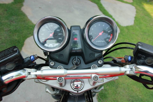 ขาย CB1300 ท่อสูตรทั้งยวง แต่งๆ ทะเบียนแท้โอนขนส่ง