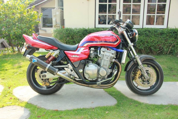 ขาย CB1300 ท่อสูตรทั้งยวง แต่งๆ ทะเบียนแท้โอนขนส่ง