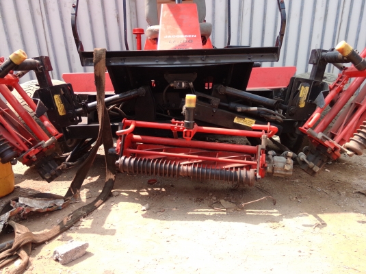 ขายรถตัดหญ้า ตัดกรีน สนาม JACOBSEN LF-100 4WD เกียร์ออโต้ เครื่องดีเซล 3 สูบ 5 แก็งค์ ราคา 190,000 บาท