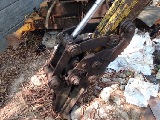 ขายรถแบคโฮ YANMAR B37 พร้อมหัวคีบไม้ คีบเหล็ก ราคา 265,000 บาท