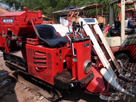 ขายรถเกี่ยวข้าว-นวดข้าว-เกี่ยวข้าวโพดได้ นั่งขับ KOBOTA NX1300 ดีเซล 2สูบ ราคา 85,000บาท