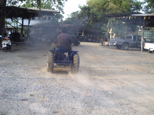 รถไถพร้อมใช้งานพร้อมเครื่องถูกๆ