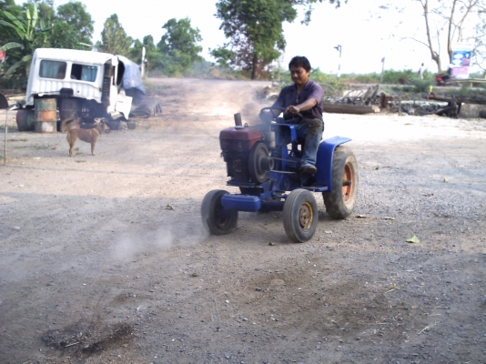 รถไถพร้อมใช้งานพร้อมเครื่องถูกๆ