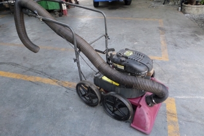 ขาย รถดูดฝุ่น แบบเดินตาม นำเข้าจากญี่ปุ่น พร้อมใช้งาน เครื่องยนต์เบนซิล ราคา 8,000