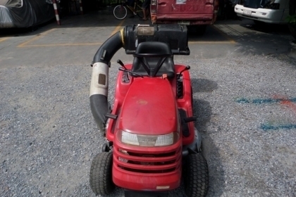 ขาย รถตัดหญ้า นั่งขับ HONDA 2013 เครื่อง 13 hp 2 ใบตัด  5 เกียร์เดินหน้า  1 เกียร์ถอยหลัง  ปรับใบตัดได้ 7 ระดับ ราคา 58,000