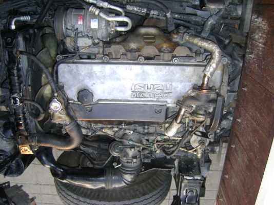 ISUZU,เครื่่่อง120แรง รถสี่ล้อใหญ่ หัวยกได้ เครื่่องดี คัซซีสวยฯ แอร์เย็น กระจกไฟฟ้า,พวงมาลัยพาวเวอร์,เกียร์สั้น ภายในดีสะอาดสวย ทะเบียนไม่ติดเวลาวิ่งได้24ชม.