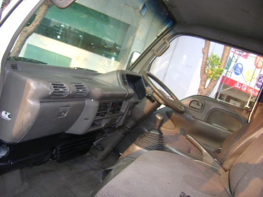 ISUZU,เครื่่่อง120แรง รถสี่ล้อใหญ่ หัวยกได้ เครื่่องดี คัซซีสวยฯ แอร์เย็น กระจกไฟฟ้า,พวงมาลัยพาวเวอร์,เกียร์สั้น ภายในดีสะอาดสวย ทะเบียนไม่ติดเวลาวิ่งได้24ชม.