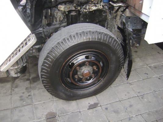 ISUZU,เครื่่่อง120แรง รถสี่ล้อใหญ่ หัวยกได้ เครื่่องดี คัซซีสวยฯ แอร์เย็น กระจกไฟฟ้า,พวงมาลัยพาวเวอร์,เกียร์สั้น ภายในดีสะอาดสวย ทะเบียนไม่ติดเวลาวิ่งได้24ชม.