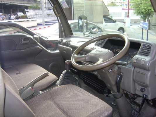 ISUZU,เครื่่่อง120แรง รถสี่ล้อใหญ่ หัวยกได้ เครื่่องดี คัซซีสวยฯ แอร์เย็น กระจกไฟฟ้า,พวงมาลัยพาวเวอร์,เกียร์สั้น ภายในดีสะอาดสวย ทะเบียนไม่ติดเวลาวิ่งได้24ชม.