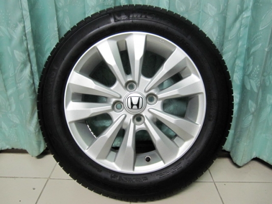 ขายล้อแม็ก Honda City พร้อมยาง MICHELIN ขอบ 15 สภาพใหม่ๆ