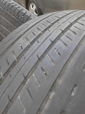 BRIDGESTONE DURAVIS R611  มี 2 เส้น ดอกยางหนาลึกทั้งคู่ TEL.081-427-3941