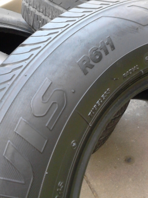 BRIDGESTONE DURAVIS R611  มี 2 เส้น ดอกยางหนาลึกทั้งคู่ TEL.081-427-3941
