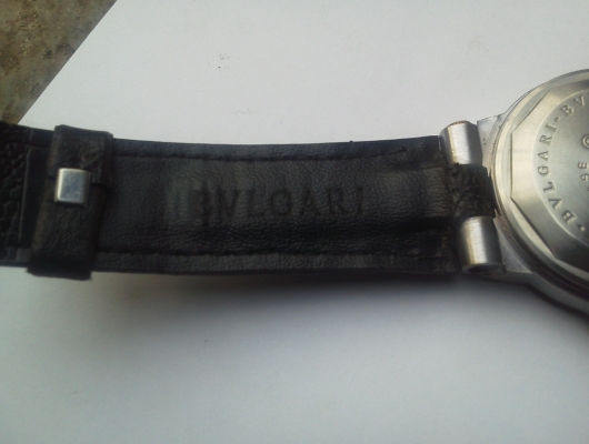นาฬิกาข้อมือ bvlgari เป็นระบบ automatic สภาพยังสวยมาก สายหนังแท้ไม่เคยเปลี่ยนภาพยังสวยมาก ขนาดตามภาพ นาฬิกาข้อมือ bvlgari เป็นระบบ automatic สภาพยังสวยมาก สายหนังแท้ไม่เคยเปลี่ยนภาพยังสวยมาก ขนาดตามภาพ