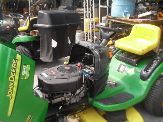 รถตัดหญ้า John Deere L100 รถนอกนำเข้า รถตัดหญ้า John Deere L100 รถนอกนำเข้า