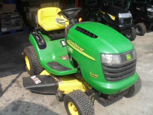 รถตัดหญ้า John Deere L100 รถนอกนำเข้า รถตัดหญ้า John Deere L100 รถนอกนำเข้า