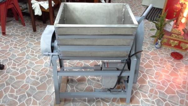 ลดราคา 6500 บาท เครื่องนวดแป้ง  สภาพใหม่