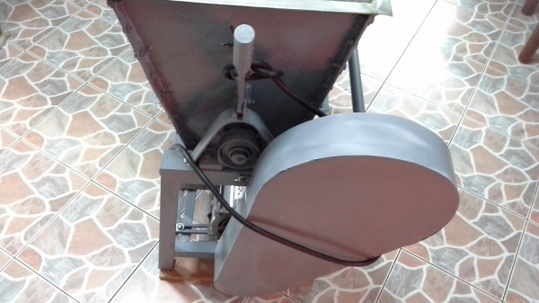 ลดราคา 6500 บาท เครื่องนวดแป้ง  สภาพใหม่