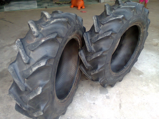 ขายยางหน้าฟอร์ดขนาด12.4-24ยางดีไม่มีแผล084-6175640