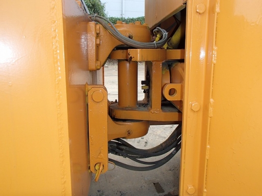 รถบดถนนสามล้อเหล็ก R2S