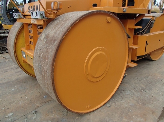 รถบดถนนสามล้อเหล็ก R2S