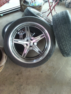 ขายล้อแม็คสวยๆขอบ22นิ้วทั้ง4ล้อเลยน๊อต6รู20000บาทครับ