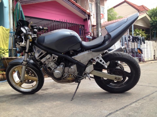 ขาย/แลก ครับ honda CB1 4สูบ 400cc รถปี 92 ครับมีชิวหน้าเเต่ง ตูดเเหลม เดินเบาปกติ บิดกระจาย 160 เด็กๆ เครื่องเเห้งๆๆๆ เสียงหวานมากลองมาฟัง ปล่อยมือขัยสบาย รถไม่เคยล้ม ไฟชาจปกติ ความร้อนไม่มีปัญหา จบเเล้วทุกอยา่ง มีเอกสาร อินวอยครบๆครับ โดยรวามสวยมาก ขายเเ ขาย/แลก ครับ honda CB1 4สูบ 400cc รถปี 92 ครับมีชิวหน้าเเต่ง ตูดเเหลม เดินเบาปกติ บิดกระจาย 160 เด็กๆ เครื่องเเห้งๆๆๆ เสียงหวานมากลองมาฟัง ปล่อยมือขัยสบาย รถไม่เคยล้ม ไฟชาจปกติ ความร้อนไม่มีปัญหา จบเเล้วทุกอยา่ง มีเอกสาร อินวอยครบๆครับ โดยรวามสวยมาก ขายเเ