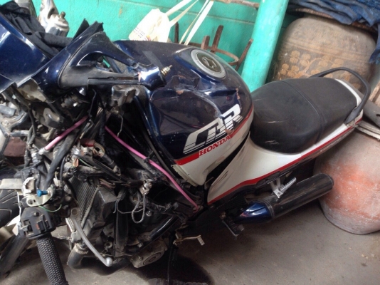 ธารนนทบุรี//ขายซาก honda cbr750f  ราคา45,000 บาท ทะเบียนแท้