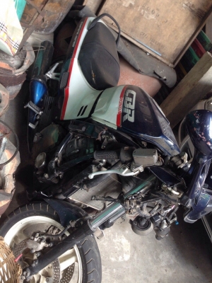 ธารนนทบุรี//ขายซาก honda cbr750f  ราคา45,000 บาท ทะเบียนแท้