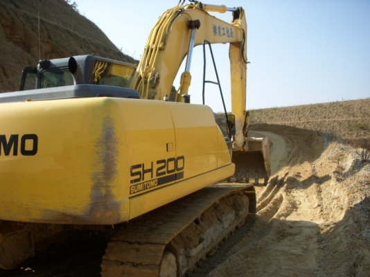 รถขุด Sumitomo SH200-5 #200A5-2715 ชั่วโมงการทำงานน้อย 4016ชม. นำเข้าเองจากญี่ปุ่นค่ะ