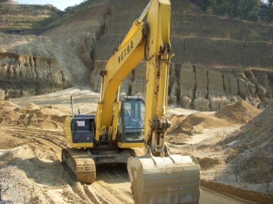 รถขุด Sumitomo SH200-5 #200A5-2715 ชั่วโมงการทำงานน้อย 4016ชม. นำเข้าเองจากญี่ปุ่นค่ะ