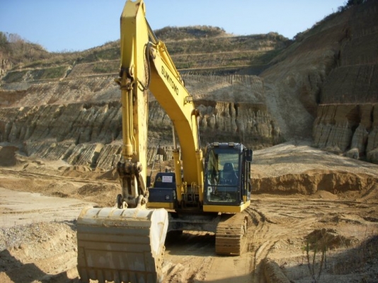 รถขุด Sumitomo SH200-5 #200A5-2715 ชั่วโมงการทำงานน้อย 4016ชม. นำเข้าเองจากญี่ปุ่นค่ะ