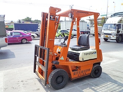 ขายรถยกโตโยต้า 1.5 ตัน รุ่น4 เครื่องเบนซิน   กระบอกคู่  เสาสูง 3 เมตร  พวงมาลัยเพาเว่อร์  สีเดิมจากนอก นำเข้าจากญี่ปุ่น ใช้งานได้ทันที ราคา140000