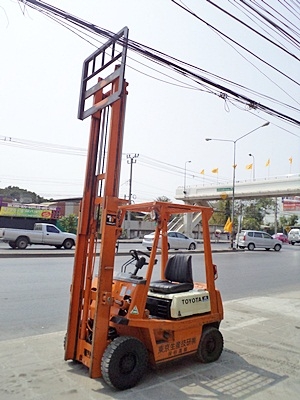 ขายรถยกโตโยต้า 1.5 ตัน รุ่น4 เครื่องเบนซิน   กระบอกคู่  เสาสูง 3 เมตร  พวงมาลัยเพาเว่อร์  สีเดิมจากนอก นำเข้าจากญี่ปุ่น ใช้งานได้ทันที ราคา140000