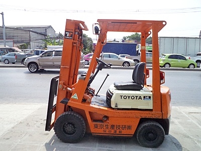 ขายรถยกโตโยต้า 1.5 ตัน รุ่น4 เครื่องเบนซิน   กระบอกคู่  เสาสูง 3 เมตร  พวงมาลัยเพาเว่อร์  สีเดิมจากนอก นำเข้าจากญี่ปุ่น ใช้งานได้ทันที ราคา140000