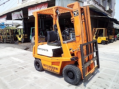 ขายรถยกโตโยต้า 1.5 ตัน รุ่น4 เครื่องเบนซิน   กระบอกคู่  เสาสูง 3 เมตร  พวงมาลัยเพาเว่อร์  สีเดิมจากนอก นำเข้าจากญี่ปุ่น ใช้งานได้ทันที ราคา140000