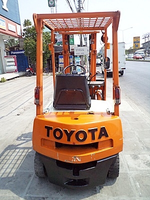 ขายรถยกโตโยต้า 1.5 ตัน รุ่น4 เครื่องเบนซิน   กระบอกคู่  เสาสูง 3 เมตร  พวงมาลัยเพาเว่อร์  สีเดิมจากนอก นำเข้าจากญี่ปุ่น ใช้งานได้ทันที ราคา140000