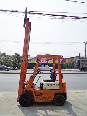 ขายรถยกโตโยต้า 1.5 ตัน รุ่น4 เครื่องเบนซิน   กระบอกคู่  เสาสูง 3 เมตร  พวงมาลัยเพาเว่อร์  สีเดิมจากนอก นำเข้าจากญี่ปุ่น ใช้งานได้ทันที ราคา140000