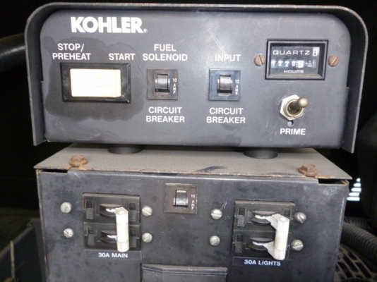 ขายด่วนเครื่องปั่นไฟพร้อมไฟสนาม lot ใหม่มาอีก 2 ตัว