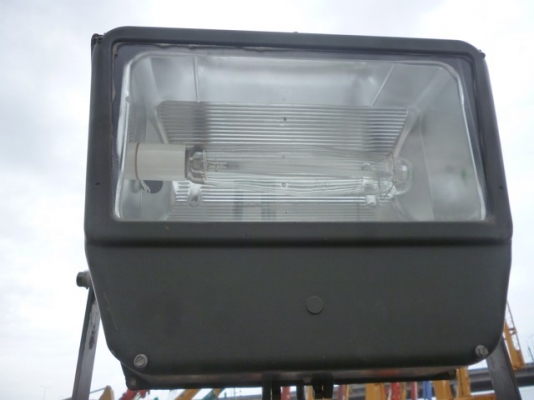 ขายด่วนเครื่องปั่นไฟพร้อมไฟสนาม lot ใหม่มาอีก 2 ตัว