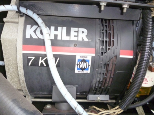 ขายด่วนเครื่องปั่นไฟพร้อมไฟสนาม lot ใหม่มาอีก 2 ตัว