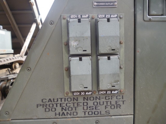 ขายด่วนเครื่องปั่นไฟพร้อมไฟสนาม lot ใหม่มาอีก 2 ตัว