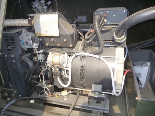 ขายด่วนเครื่องปั่นไฟพร้อมไฟสนาม lot ใหม่มาอีก 2 ตัว