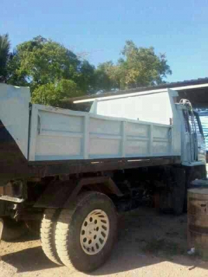 รถอีซูซุ 6 ล้อดั้ม  FTR  195 แรงม้า. ปี 39  สนใจติดต่อ 081 - 6079515