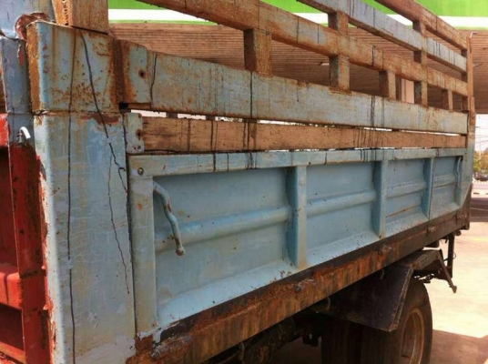 รถอีซูซุ 6 ล้อดั้ม NPR 120 แรงม้า. ปี 47  ( ฝาขาว )  สนใจติดต่อ 081 - 6079515