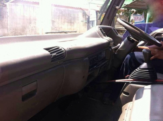 รถอีซูซุ 6 ล้อดั้ม NPR 120 แรงม้า. ปี 47  ( ฝาขาว )  สนใจติดต่อ 081 - 6079515