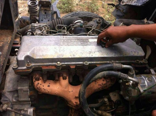 รถอีซูซุ 6 ล้อดั้ม NPR 120 แรงม้า. ปี 47  ( ฝาขาว )  สนใจติดต่อ 081 - 6079515