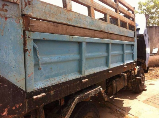 รถอีซูซุ 6 ล้อดั้ม NPR 120 แรงม้า. ปี 47  ( ฝาขาว )  สนใจติดต่อ 081 - 6079515