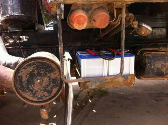 รถอีซูซุ 6 ล้อดั้ม NPR 120 แรงม้า. ปี 47  ( ฝาขาว )  สนใจติดต่อ 081 - 6079515